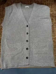 グレー　ラメ入りニットベスト