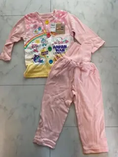 【新品未使用】アンパンマン　キッズパジャマ　長袖長ズボン　　100cm