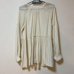 ハイネックブラウス　プリーツ