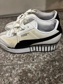 PUMA スニーカー ホワイト/ブラックのサムネイル