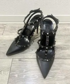 値下げしました【VALENTINO GARAVANI】ストラップパンプス黒のサムネイル