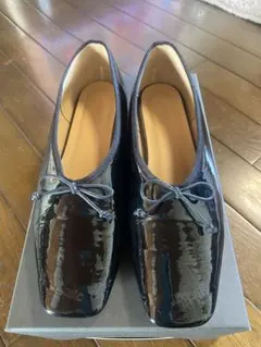 数回履きましたがサイズが小さかったので出品します。