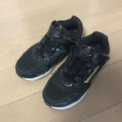 アディダス　スニーカー21