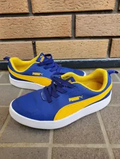 プーマ スニーカー