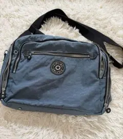 キプリングKiplingクロスショルダートートバッグPCビジネス　くすみ水色