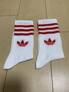 adidas ホワイト レッド ストライプ ソックス　Mサイズ25-27のサムネイル