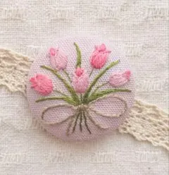 チューリップ★手刺繍★くるみボタンブローチ