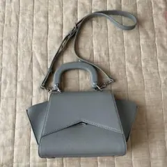 チャールズ&キース　カーキハンドバッグ ショルダーストラップ付き