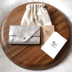 今期 イルビゾンテ メタリックシルバー カードケース 財布