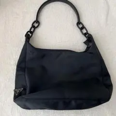 プラダ　ショルダーバック 黒色のサムネイル