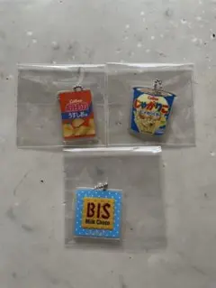 カルビー 、チロルチョコ アクリルキーホルダーセット