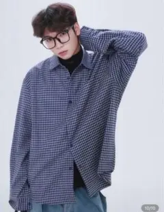 ネイビーとホワイトのチェック柄シャツ