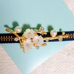 【帯留めのみ】 桜の花枝の帯留め さくら 白×ゴールド パール 28×65mm