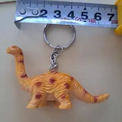 恐竜キーホルダー オレンジ色