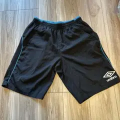 美品 umbro ハーフパンツ 黒/青 水色ストライプ