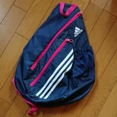 「美品」アディダス ボディリュック 斜め掛け(ネイビー/ピンク)