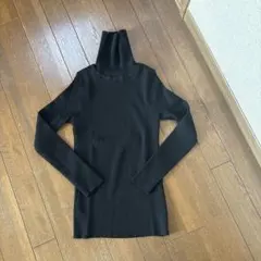 ブラックタートルネック長袖セーター