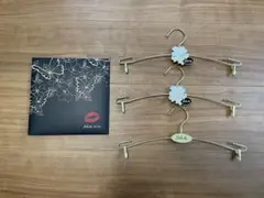 SALUTE ノベルティ　ハンガー　シルクスカーフのサムネイル