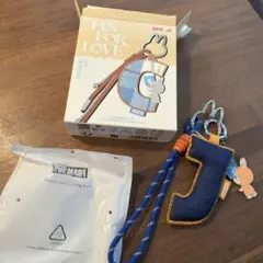 POP MART PIN FOR LOVE キーホルダー