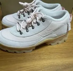 Nike Women's Lahar Low SE 