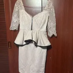 レーススリーブ ペプラムドレス ベージュ