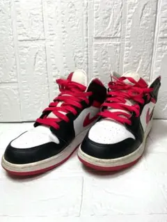 NIKE AIRJORDAN 1 MID