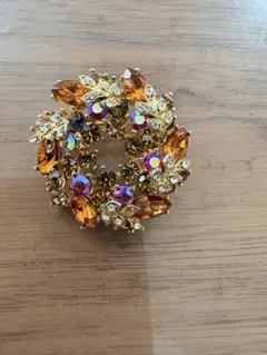 オレンジゴールドの花形ブローチ