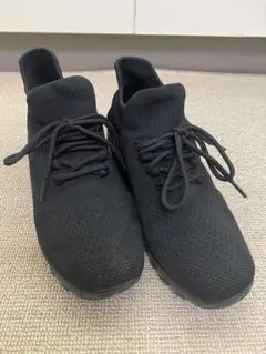 ニットメッシュ　スニーカー　エアクッション　ブラック　22cm