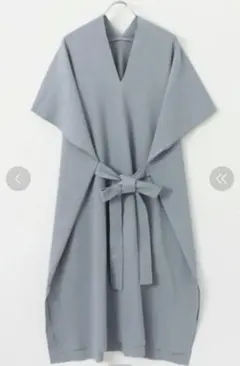 KBF Vネックワンピース　スリット　ブルーグレー