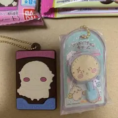 ちいかわ　ロリポップチョコチャーム キャラパキラバマス入り　ラッコ