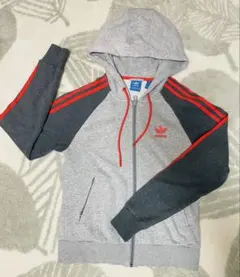 adidas フード付きパーカー グレー/ブラック