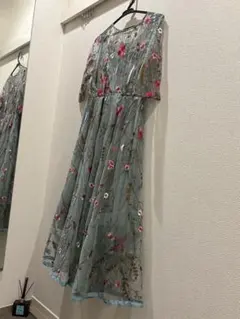 水色 刺繍入りシースルードレス