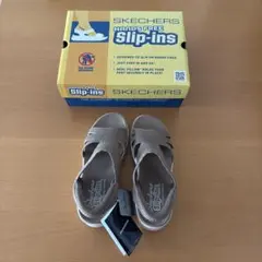 菜々緒さん着用モデル　SKECHERS Hands Free サンダルのサムネイル