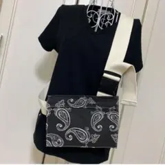 バンダナ柄のサコッシュですのサムネイル