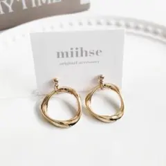 ツイスト リング ピアス ゴールド ハンドメイド イヤリング