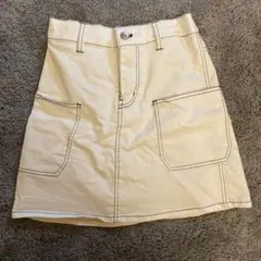 白に黒の刺繍デニム タイトスカート