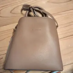 再値下げしました。ベージュ 合成皮革 ショルダーバッグ