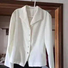 ホワイト ジャケット ✨のサムネイル
