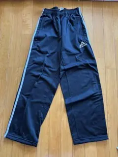 adidas 黒 ジャージパンツ サイドストライプ