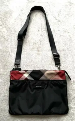 ブラックレーベル クレストブリッジ ショルダーバッグ　サコッシュ　ブラック