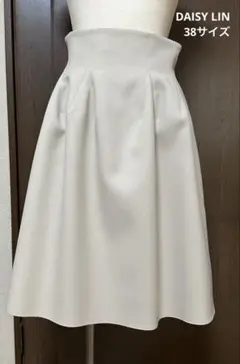 デイジーリン⭐︎ベージュ⭐︎フレアスカートのサムネイル