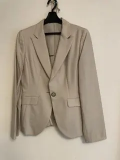 テーラードジャケット ベージュ