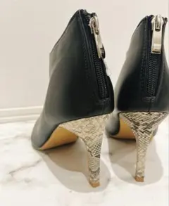 アンクルブーツ サイズ37 黒　パイソン柄　疲れにくいヒールショートブーツ