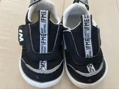 ブラック ベルクロスニーカー