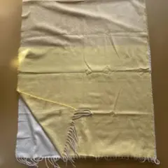 ストラのイエローとホワイトのストール