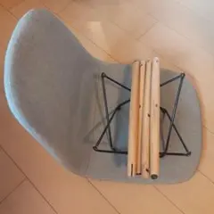 グレーのチェア連結金具ネジナットなどなし