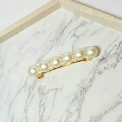 シンプルなコットンパールのバレッタ