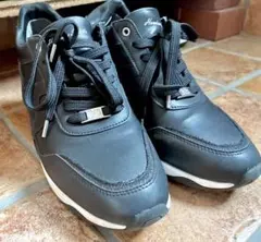 【即決/値下げ相談歓迎】ヒールアップスニーカー　黒