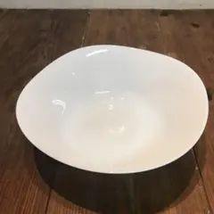 美品　強化ガラス　ボウル　サラダボウル　優雅なカーブが素敵な　お料理が映える