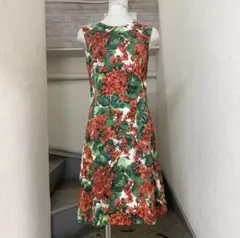 ドルチェ&ガッバーナノースリーブワンピース　赤色花柄　DOLCE&GABBANAのサムネイル